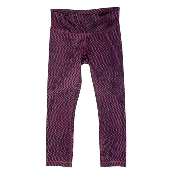LULULEMON Wunder Under Crop in Shifted Horizon Red Grape Black Size 4 - Picture 3 of 8